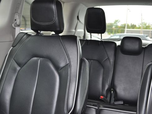 Used 2022 Chrysler Pacifica Limited image 13