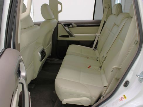 Used 2016 Lexus GX 460 w/ Premium Package AWD/4WD image 38
