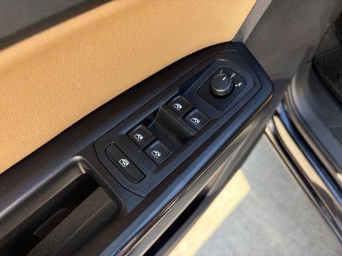 Used 2020 Volkswagen Atlas Cross Sport SE w/ Panoramic Sunroof Package AWD/4WD image 11