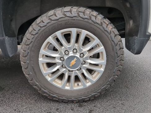 Used 2023 Chevrolet Silverado 2500 High Country image 11