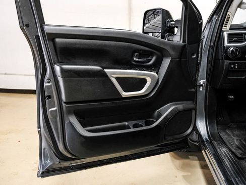 Used 2021 Nissan Titan SV w/ SV Convenience Package AWD/4WD image 37