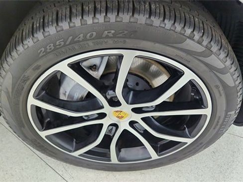 Used 2022 Porsche Cayenne image 55