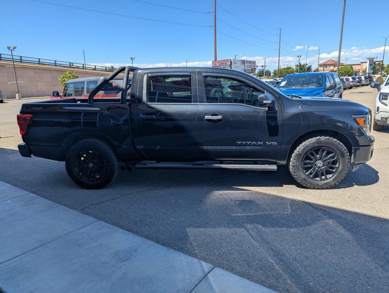 Used 2019 Nissan Titan SV w/ SV Convenience Package AWD/4WD image 6