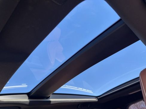 Used 2025 Toyota Crown Signia image 33