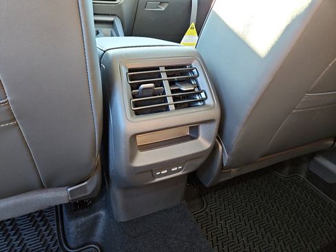 New 2026 Volkswagen Tiguan SE image 9