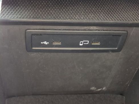 Used 2021 Mercedes-Benz GLC 300 image 23