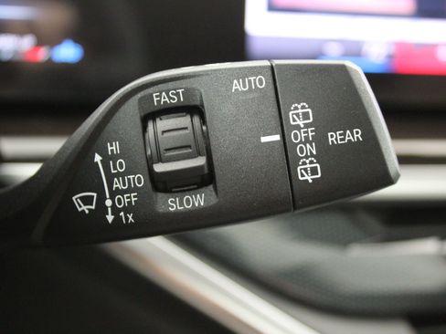 Used 2026 BMW X5 xDrive40i w/ M Sport Package image 31