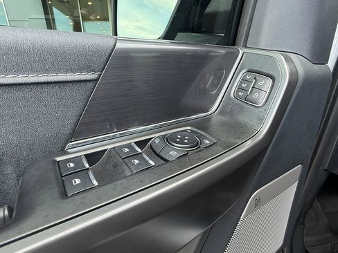 Used 2025 Ford F150 Lariat w/ Equipment Group 501A Mid image 14