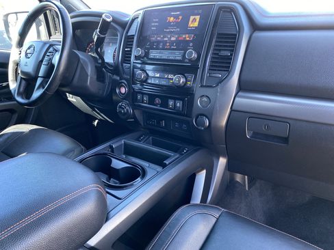 Used 2020 Nissan Titan PRO-4X w/ Pro-4x Convenience Package image 12