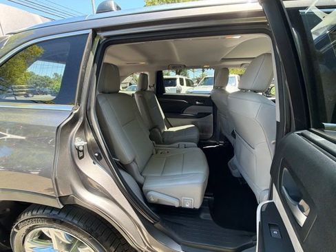 Used 2015 Toyota Highlander Limited AWD/4WD image 12
