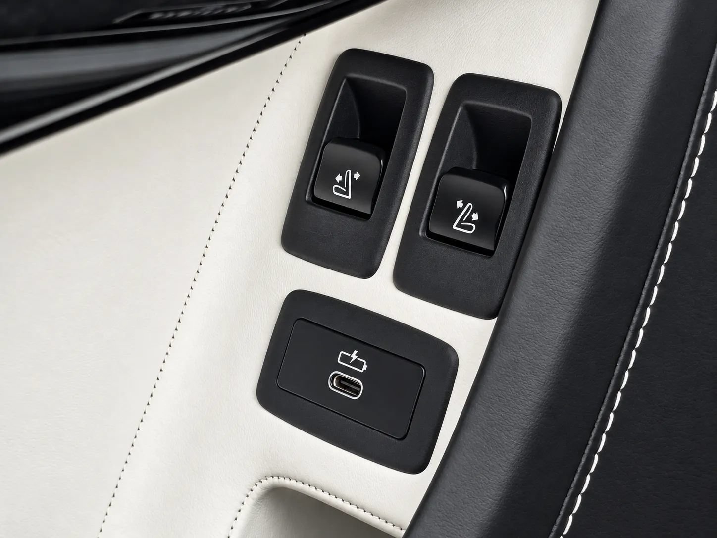 Used 2020 Rolls-Royce Cullinan Black Badge AWD/4WD image 43