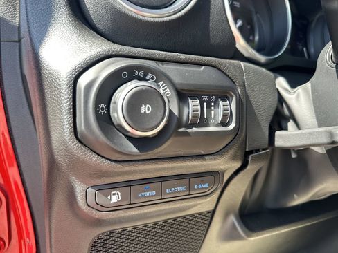 Used 2022 Jeep Wrangler Unlimited Rubicon 4xe w/ Cold Weather Group AWD/4WD image 24
