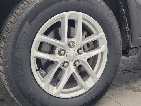 Used 2023 Jeep Grand Cherokee Laredo image 31