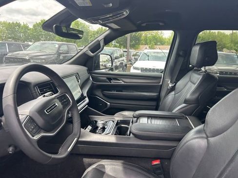 Used 2024 Jeep Wagoneer Series II AWD/4WD image 10