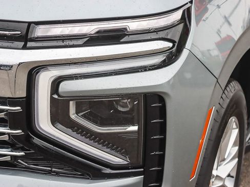 Used 2025 Chevrolet Suburban Premier image 7