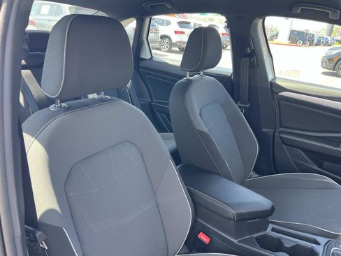 Used 2025 Volkswagen Jetta Sport FWD image 28