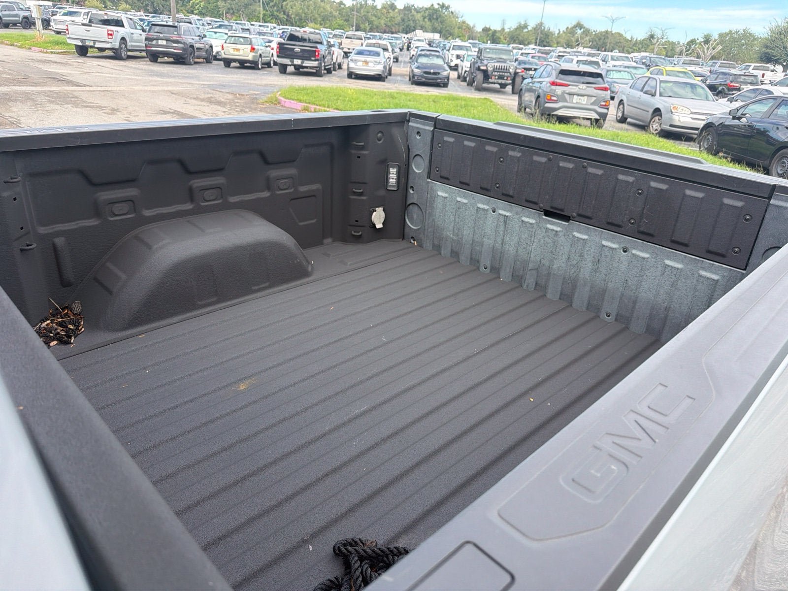 Certified 2024 GMC Sierra 1500 AT4 w/ Technology Package AWD/4WD image 6