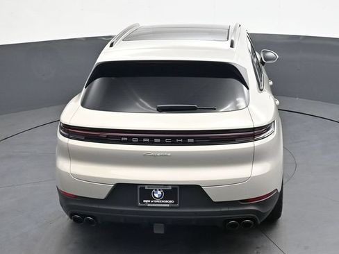 Used 2025 Porsche Cayenne AWD/4WD image 32