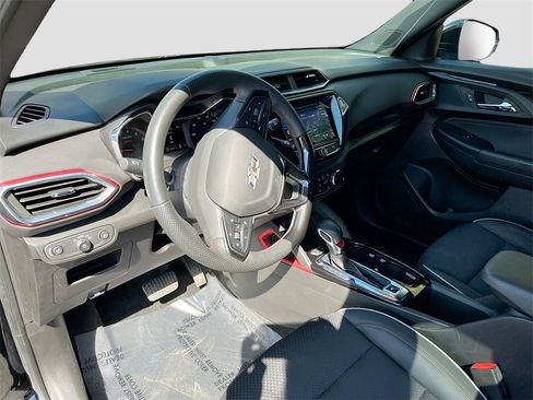 Used 2023 Chevrolet TrailBlazer RS w/ Sun and Liftgate Package image 9