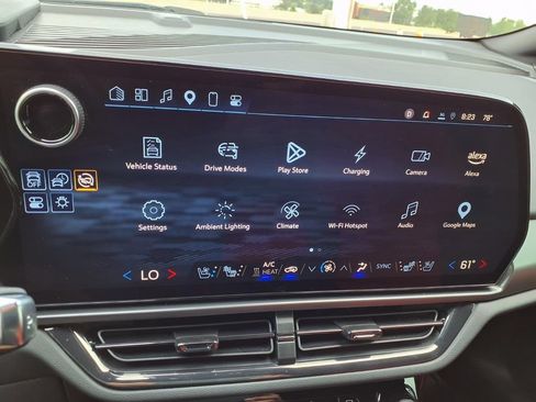 Used 2025 Chevrolet Equinox EV RS w/ Convenience Package II FWD image 6
