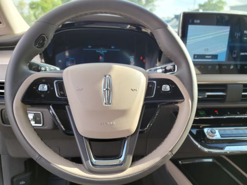 Used 2019 Lincoln MKC Reserve FWD image 9