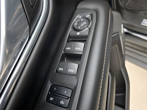 Used 2023 GMC Yukon SLT image 37