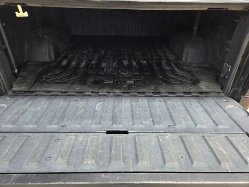 Used 2020 GMC Sierra 1500 SLT RWD image 30