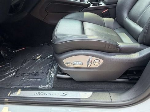 Certified 2023 Porsche Macan S AWD/4WD image 18