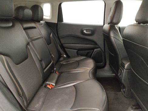 Used 2020 Jeep Compass Latitude w/ Cold Weather Group AWD/4WD image 19