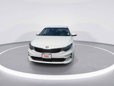 Used 2017 Kia Optima LX FWD image 3