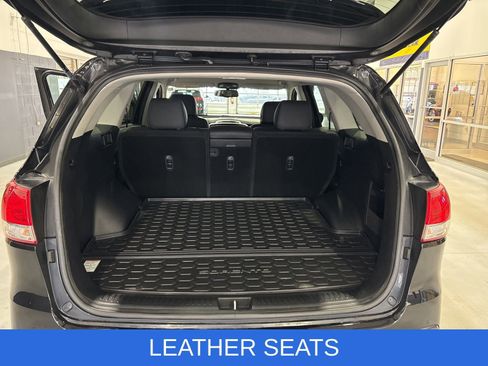 Used 2017 Kia Sorento LX w/ LX Convenience Package image 16