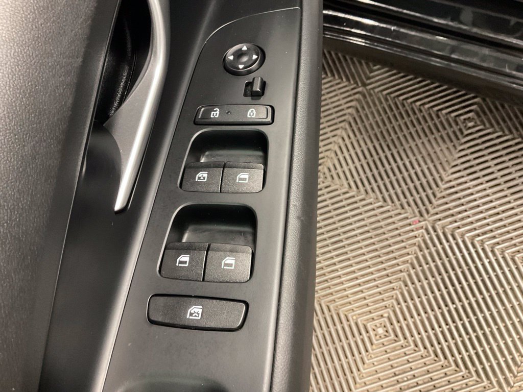 Used 2025 Hyundai Elantra Limited FWD image 18