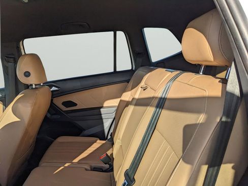 Certified 2024 Volkswagen Tiguan SE FWD image 18