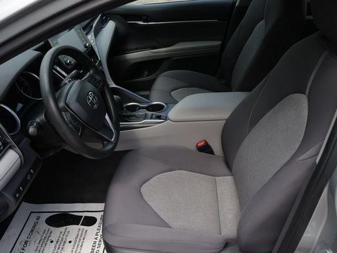 Used 2022 Toyota Camry LE AWD/4WD image 40