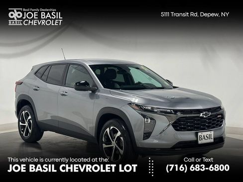 Used 2024 Chevrolet Trax RS FWD image 1