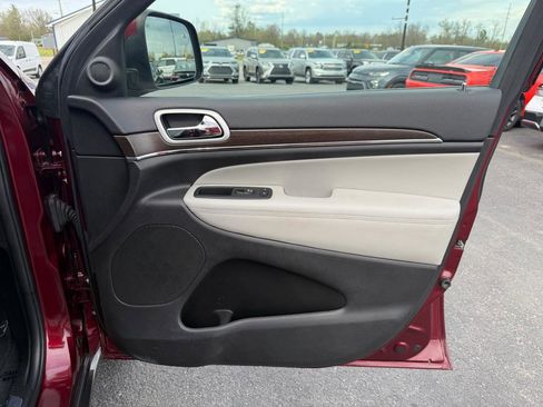 Used 2018 Jeep Grand Cherokee Limited image 21