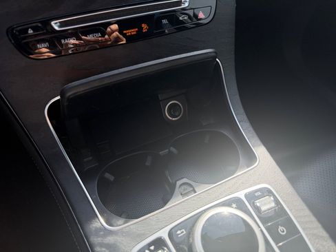 Used 2019 Mercedes-Benz GLC 300 GLC 300 w/ Parking Assistance Package image 39