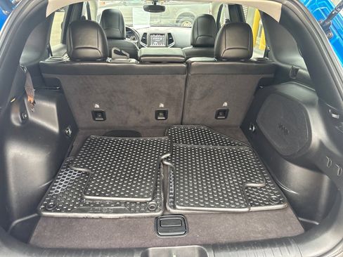 Used 2020 Jeep Cherokee Trailhawk image 42