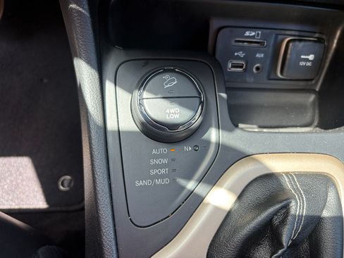 Used 2018 Jeep Cherokee Limited w/ Trailer Tow Group AWD/4WD image 24
