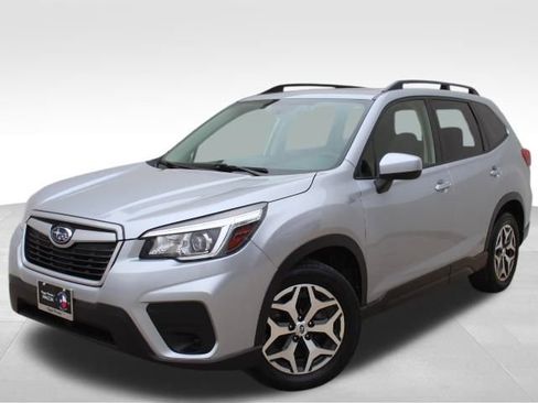 Used 2020 Subaru Forester Premium image 1