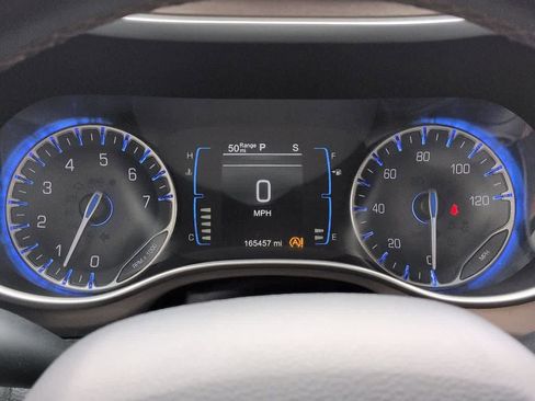 Used 2017 Chrysler Pacifica Touring-L FWD image 33