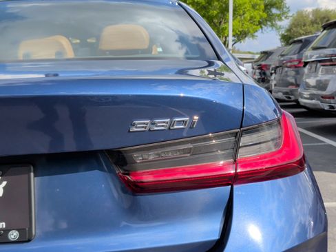 Used 2023 BMW 330i Sedan w/ Premium Package image 11