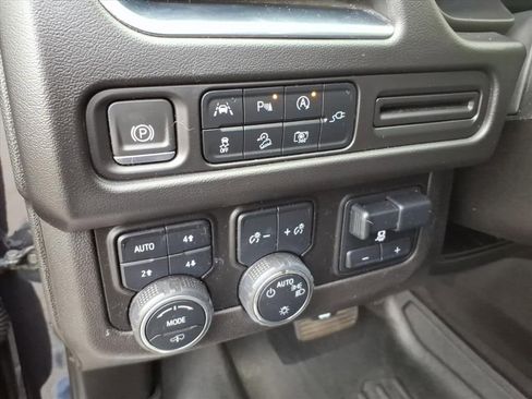 Used 2022 Chevrolet Tahoe Z71 w/ Z71 Off-Road Package image 28