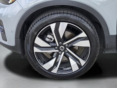 Used 2024 Volvo XC40 B5 Plus w/ Protection Package Premier AWD/4WD image 37