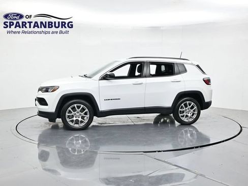 Used 2023 Jeep Compass Latitude AWD/4WD image 6