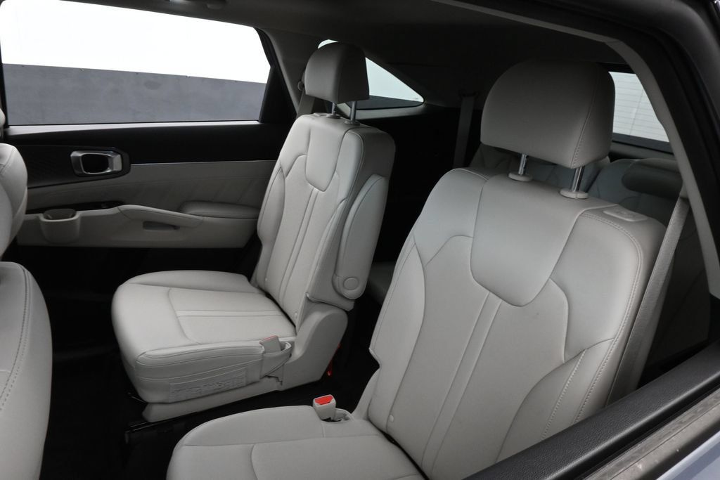 Used 2023 Kia Sorento SX FWD image 40