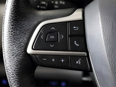 Used 2022 Toyota Sienna XLE image 27