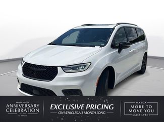 Used 2025 Chrysler Pacifica Limited FWD video 1