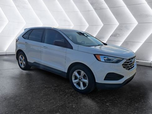 Used 2020 Ford Edge SE image 3
