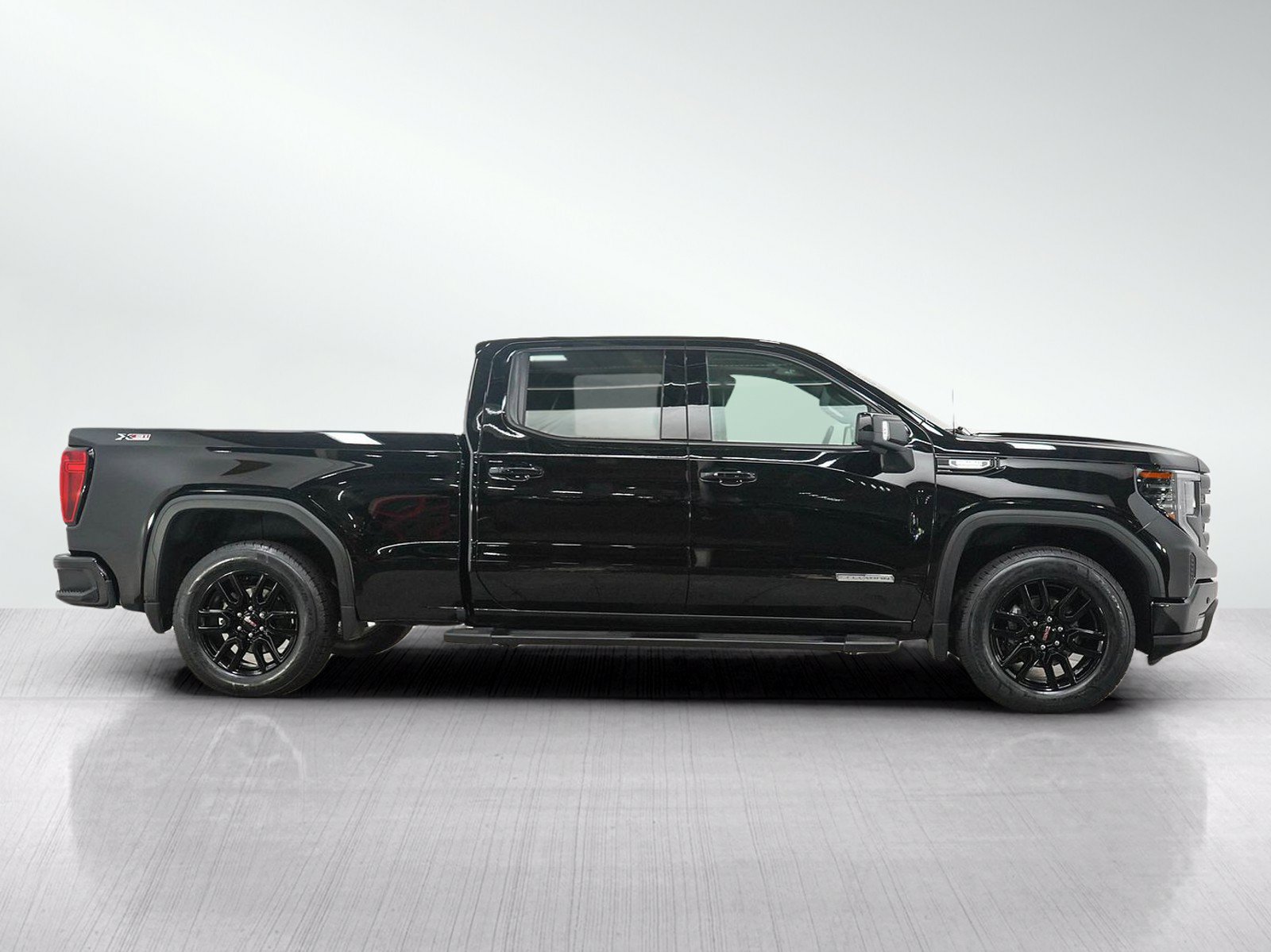 Used 2024 GMC Sierra 1500 Elevation w/ Elevation Premium Package AWD/4WD image 6